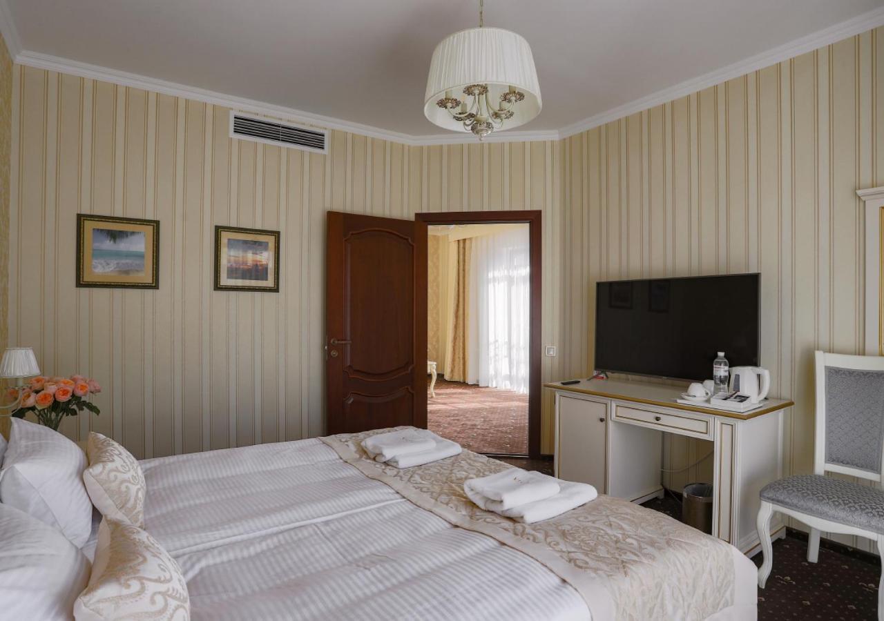 Hotel Fenix Town Vinnycja Exteriér fotografie